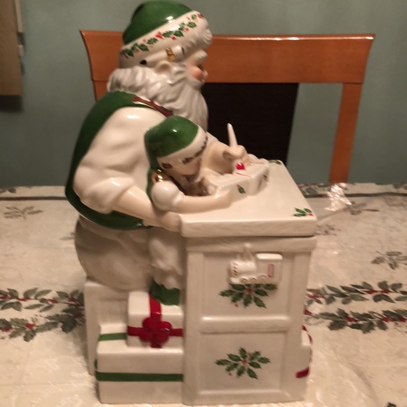 COPY - 🆕🆕🆕LENOX SANTA’S HOLIDAY TOY SHOP COOKIE JAR🆕 - Picture 6 of 16